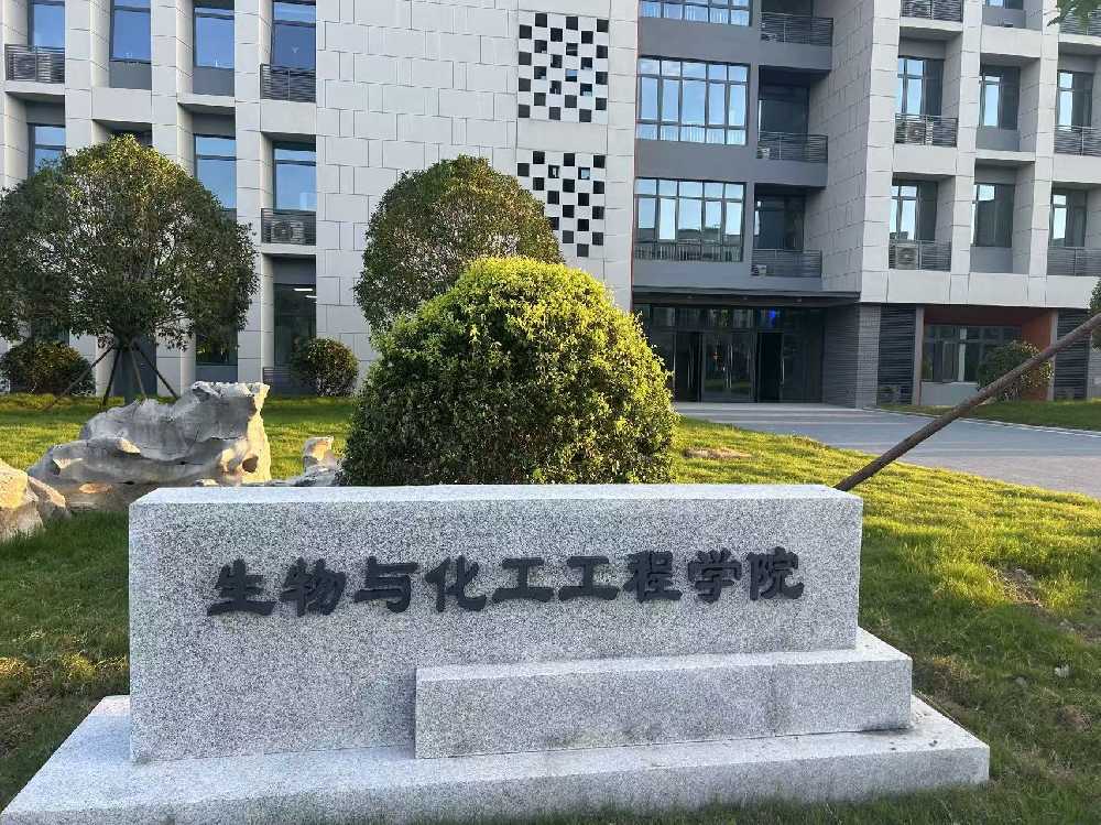 揭阳市扬州职业大学体育场高杆灯项目